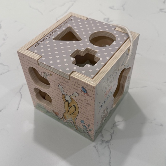 Kids Preferred Guess How Much I Love You Wooden Shape Sorter with Rope Handle - Picture 11 of 12